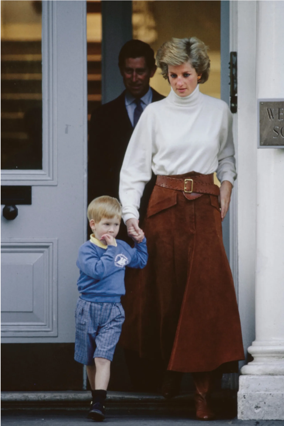 Princess Diana’s Suede Skirt Style: Autumn’s Resurgence and Timeless Elegance